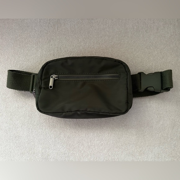 Wild Fable Deep Green Fanny Pack - Picture 1 of 7